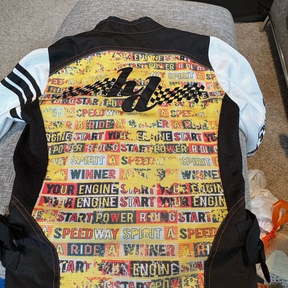 Polyester Jacket with Multilingual Label - Picture 13 of 16